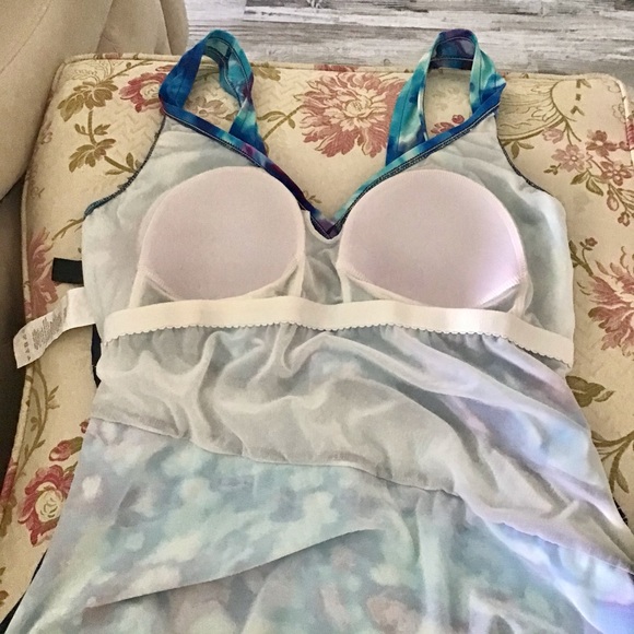 Maxime one piece multi color size 14 ruched in the middle blue, purple wine 🌺🌺 - Picture 9 of 9